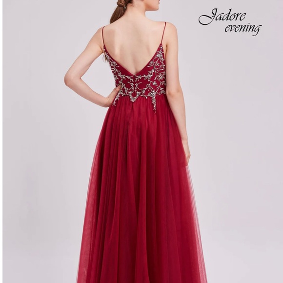 Gorgeous Prom dress in wine - Picture 3 of 13